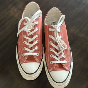Chuck Taylor Converse. Like Brand new. Excellent condition. The color terracotta